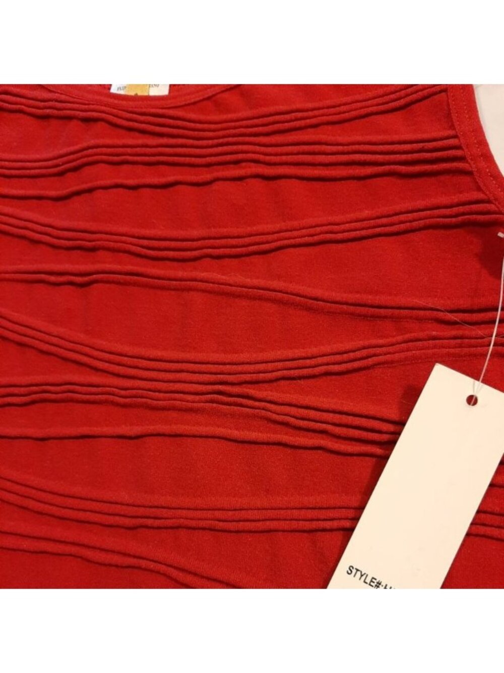 sleeveless Top~ Stretch~ Red - Picture 8 of 9
